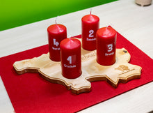 Lade das Bild in den Galerie-Viewer, Saarlandbrett aus Holz - Adventskranz "Frohe Weihnachde"