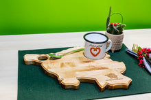 Lade das Bild in den Galerie-Viewer, Saarlandbrett aus Holz - Frühstücks Edition Löffel mit Tasse