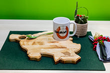 Lade das Bild in den Galerie-Viewer, Saarlandbrett aus Holz - Frühstücks Edition Löffel mit Tasse