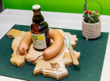 Lade das Bild in den Galerie-Viewer, Saarlandbrett aus Holz - Lyoner & Stubbi Edition