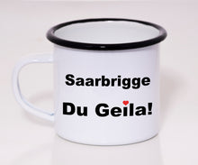 Lade das Bild in den Galerie-Viewer, Emaille Tasse - Saarbrigge du Geila!
