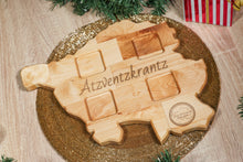 Lade das Bild in den Galerie-Viewer, Saarlandbrett aus Holz - Maggi Adventskranz
